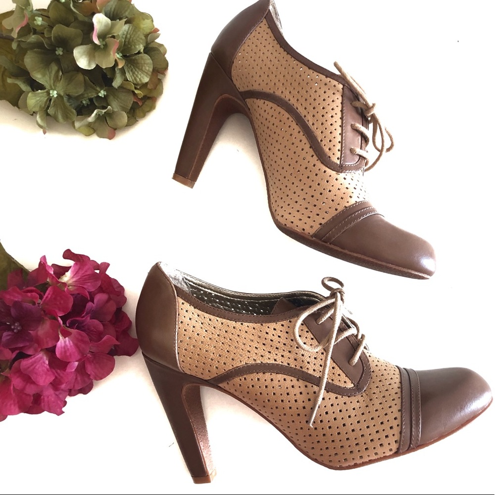 NEW Coach and four Oxford Pump